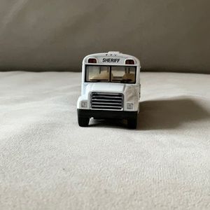 Kinsfun sheriff bus
